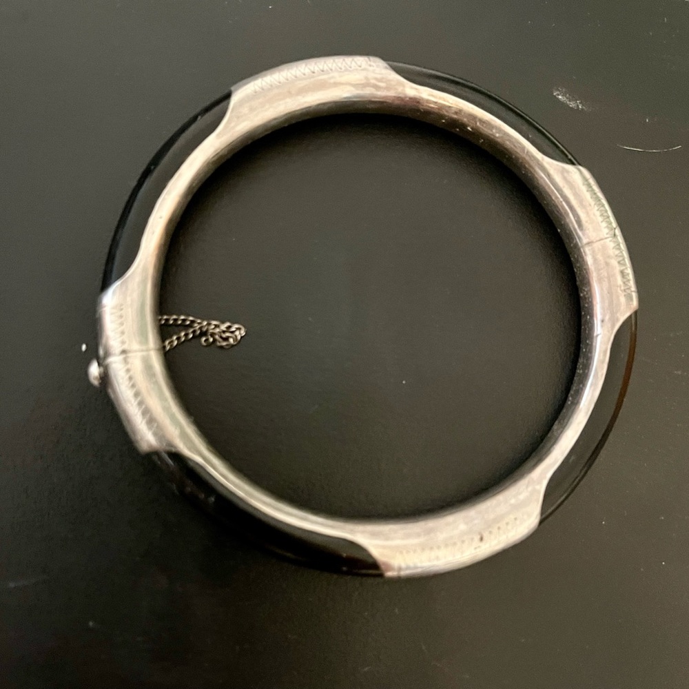 Vintage onyx and silver hinged bangle